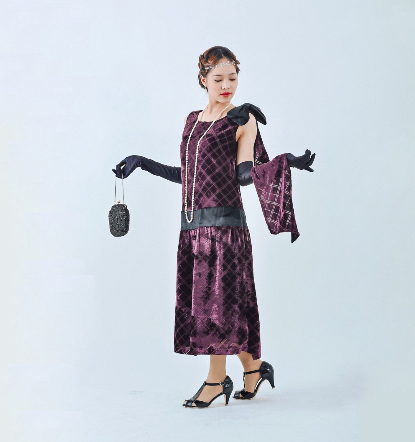 Beautiful 1920s evening dress in purple cut velvet with a