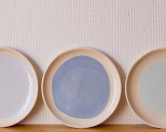3 little blue plates