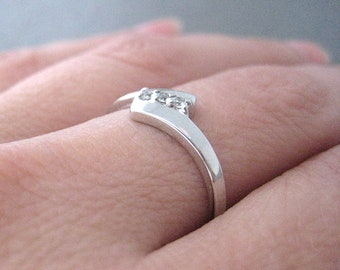 Fine three zirconium CZ and 925/1000 silver ring