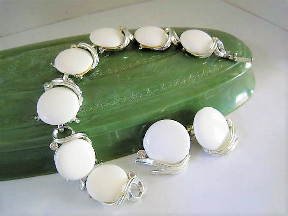 Kramer Bracelet Earrings, White Lucite and Rhinestone, Summer bracelet