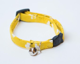 Yellow Bumble Bee Print Breakaway Cat Collar, Bee Pattern Collar, Bee Cat Collar, Printed Cat Collar, Pattern Cat Collar, Bee Cat Collar