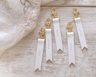 White Bridesmaid Gift, Bridesmaid Gift Set of 5 , White Leather Keychain, Personalize Bridesmaid Gift, Custom Wedding Favor, Corporate Gift