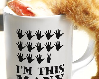 Funny Sixty Seven Years Old Gift, I'm This Many Fingers | Vintage 67th Birthday Anniversary Bday Mug | For Family Who Loves Sarcasm & Irony