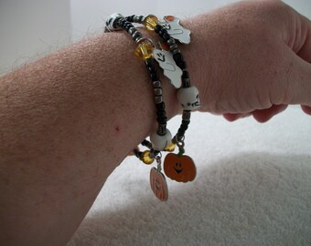 Memory wire Halloween charm and bead bracelet