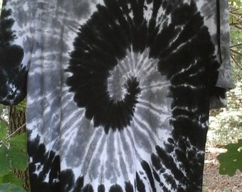 Black Spirals/Short Sleeve