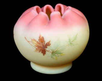 Gorgeous Vintage Fenton Burmese Glass Maple Leaf Crimped Rose Bowl Vase