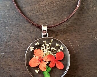 Flower necklace, pressed flower necklace, natural jewellery, glass necklace, resin necklace, dry flower pendant