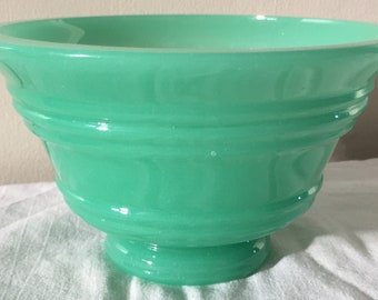 An Art Deco style Jadite bowl