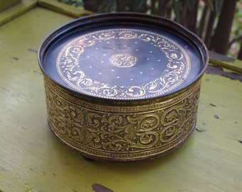 Tin, Cookie Tin, Christmas Tin, Vintage Tin, Antique Tin, Large Tin, Round Tin, Decorative Tin, Storage Box, Home Decor, Keepsake Tin, Prop