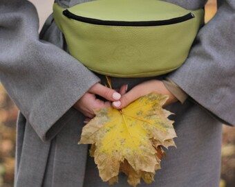 fanny pack for woman, bum bag, Waist bag, Hip bag, Bum bag, Festival bag, Belt bag, Green faux leather pouch, travel purse, messenger bag
