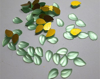 12 Vintage Frosted Green Leaf Glitterback Cabochons