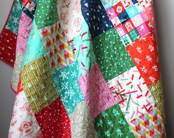 Christmas Quilt- Christmas Lap Quilt- Christmas Throw Quilt- Cotton and Steel Garland Quilt- Modern Christmas Decor- Festive Home Decor