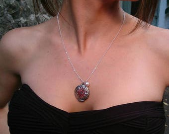 has perfume pendant on chain with felt