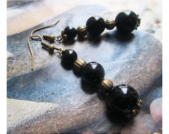 "Onyx beads" earring on antique bronze