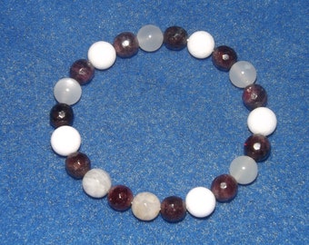 Bracelet féerique " éveil des sens " Grenat , jade et pierre de lune Sanlivine