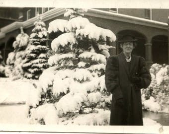 Vintage photo lot of 30 plus snapshots of people places 30s thru 50s