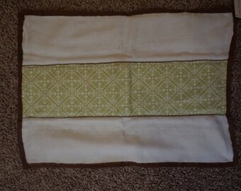 Light green design burp cloth