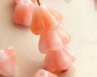 Czech Bell Flower Beads 8x6mm Peaches and Cream (15pk) SI-8x6F-PC