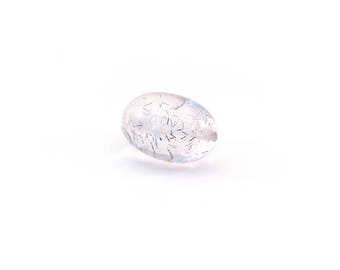 1 bead in transparent resin with silver inclusions