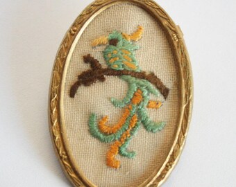 Bird brooch. Hand embroidered brooch. Vintage brooch. Vintage jewellery
