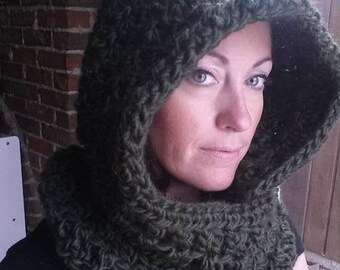 Large chunky hooded scarf in Moss
