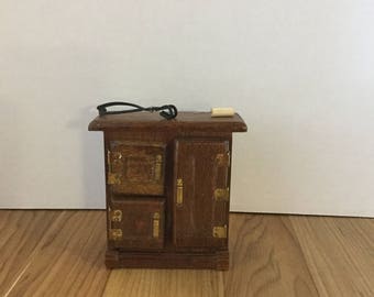 Dollhouse furniture refrigerator