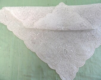 Extreme embroidery on this linen handkerchief / vintage linen hankie / wedding hankie