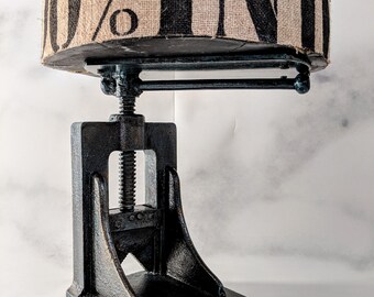 Vise "100% industrial" side table
