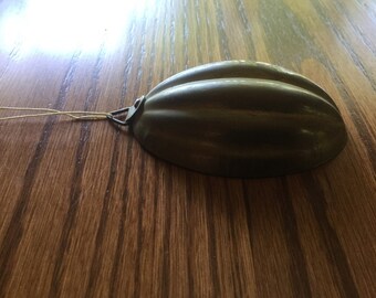 Vintage Clamshell Jello Mold