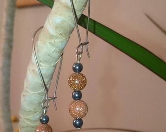 Earrings in copper and hematite beads