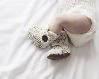 Coming Home Outfit, Gender Neutral Baby Clothes, Ivory Newborn Booties, Cream Unisex Clothing, Crochet Infant Boots, Handmade Baby Shoes