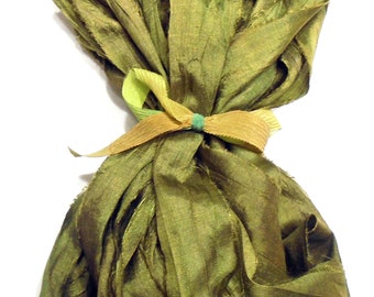 10YD. MOSS GREEN Sari Silk Bundle//Dyed Silk Sari Ribbon Bundle//Sari Tassels,Sari Wall Decor,Sari Fiber Jewelry,Sari Tapestry