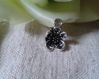 set of 5 silver flowers charms
