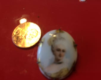 Rare Antique vintage Brooch Bust victorian era gold brushed Hard too find