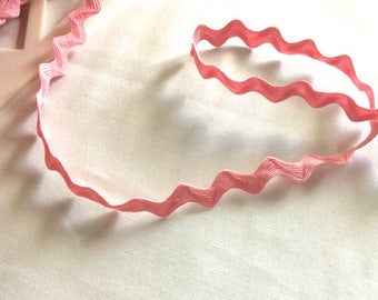 Light pink rick rack - 3/8" wide : 4 yard length