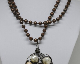 Lovely brass tone necklace