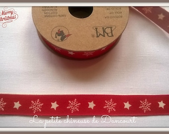 Spool of 3 m tape unbleached snowflakes red background