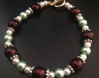 Brown, White, and Green Glass Pearl Bracelet With Gold Clasp