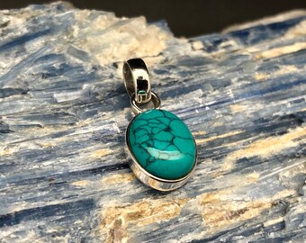 Turquoise Silver Pendant // 925 Sterling Silver // Oval Turquoise Pendant // Turquoise Jewelry