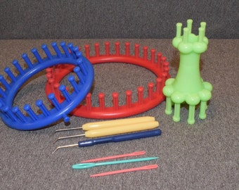 Kit with three 3-needle looms and 3 hooks for hats, socks, scarf and wool accessories, Transpillo, sewing accessories