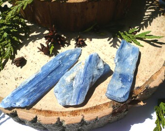 Raw kyanite Blue kyanite Natural kyanite stone Kyanite Crystal Healing Crystals and Stones Mineral specimens 19.2 g
