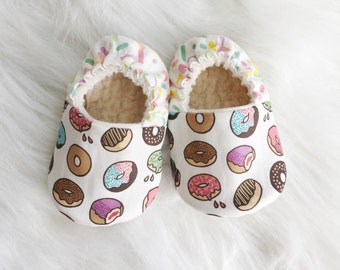 Baby donut shoes! newborn shoes, Toddler shoes, moccs, soft soled shoes, crib shoes, baby shoes, vegan baby, organic moccs, baby mocc