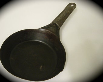 Vintage National Cold Handle Small Frying Pan Skillet Camping Primitive Farmhouse / REDUCED CLEARANCE