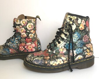 Made in UK Doc Martens / Woman Size 9.5 Shoes / Vintage Floral 90s Doc Marten Boots