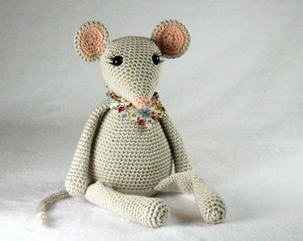 Lily the mouse - crochet pattern