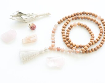 Mala, Collier mala, 108 billes mala, Collier pierre de lune, Mala bois de santal, Mala bracelet, Bijoux pierre de lune, Mala de méditation