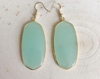 Green Chalcedony Drop Earrings // Mint Green Oval Earrings // Green Dangle Earrings // Gold Earrings