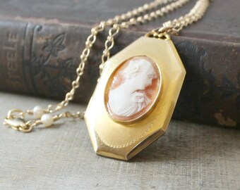Gold Cameo Locket Necklace, Large Gold Locket, Unique Locket Pendant, Gold Photo Locket, Gold Picture Locket, Heirloom Jewelry, Mom Gift