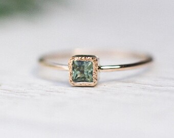 Green square sapphire ring handcrafted in 14k yellow gold, Sapphire Gold Ring, September Birthstone, Anniversary Gift, Minimalist Jewelry