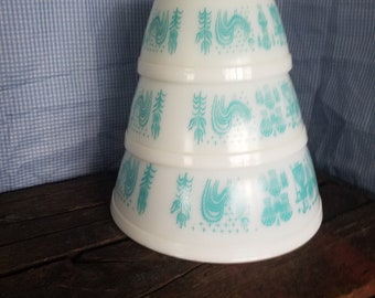 Pyrex blue on white amish butterprint set of mixing bowls